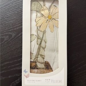 Peluche Milestone Blanket with Floral Design